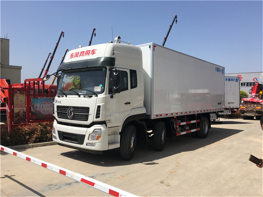 東風(fēng)天龍小三軸 9.6米冷藏車(chē)