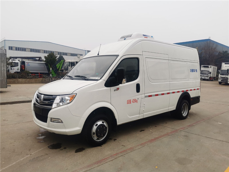 東風(fēng)柴油面包冷藏車