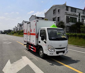 程力威牌CLW5040XQYSH6型爆破器材運(yùn)輸車(chē)