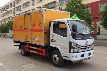 程力威牌CLW5040XQYE6型爆破器材運(yùn)輸車(chē)