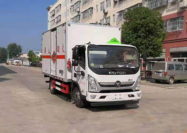 程力威牌CLW5080XQYB6型爆破器材運(yùn)輸車(chē)