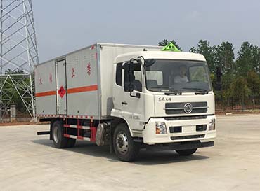程力威牌CLW5180XQYD6型爆破器材運(yùn)輸車(chē)
